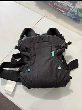 Infantino carrier like new